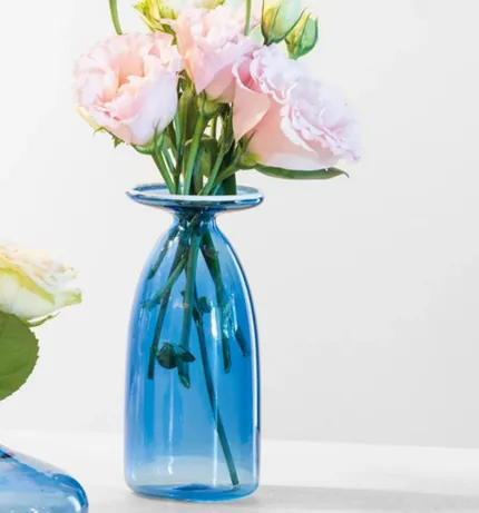 Florero Un Fiore azul con flores rosadas